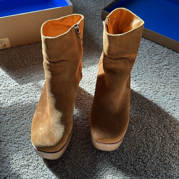 Charlotte Stone Paz in camel 8 - Picture 3 of 9